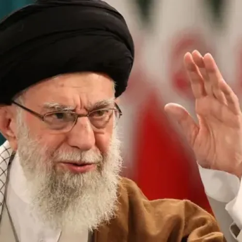 Irã confirma morte de líder supremo após ataques de EUA e Israel