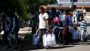 Grupo de 46 migrantes venezuelanos chega a Brasília, onde serão acolhidos e encaminhados às casas de passagem alugadas pela Cáritas Brasileira e pela Cáritas Suíça, com o apoio do Departamento de Estado dos Estados Unidos.