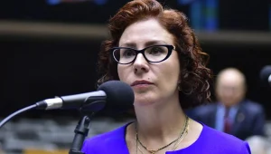 STF forma maioria para condenar Carla Zambelli a 10 anos de prisão por invasão ao sistema do CNJ