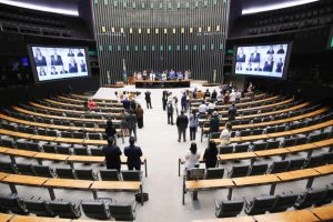 Câmara analisa proposta que eleva punição por importunação sexual