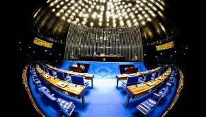 Projeto que muda regras do IOF avança na Câmara e repercute no Senado