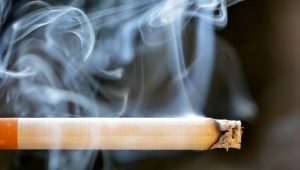Estudo mostra que aumento de impostos sobre cigarros pode reduzir mortalidade infantil
