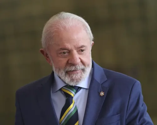 Lula fará cirurgia de catarata nesta sexta-feira (30)