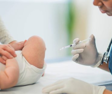 Ministério da Saúde anuncia vacina contra bronquiolite para bebês prematuros e crianças com comorbidades