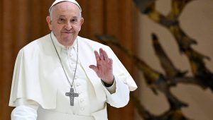 Estado de saúde do Papa Francisco continua crítica, diz Vaticano