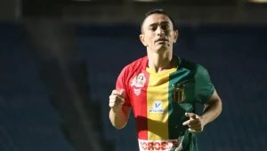 Sampaio anuncia saída do atacante Pimentinha, ídolo do clube