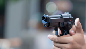 Homem morre baleado ao tentar assaltar policial civil no bairro Calhau