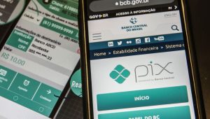 Pix é o pagamento instantâneo brasileiro. O meio de pagamento criado pelo Banco Central (BC) em que os recursos são transferidos entre contas em poucos segundos, a qualquer hora ou dia. É prático, rápido e seguro.