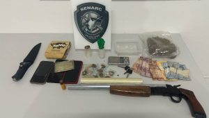 Homem é preso com arma de fogo, dinheiro e ‘supermaconha’, no Anjo da Guarda