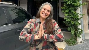 Atriz Regina Duarte é flagrada catando papelão nas ruas e viraliza