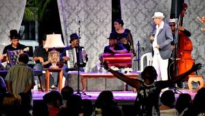 Sarau das Mercês une poesia e música em noite de celebração cultural