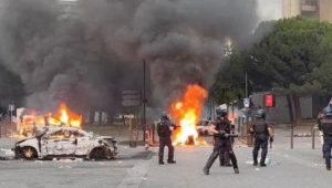 Protestos na França: bombeiro morre em combate a incêndios na capital