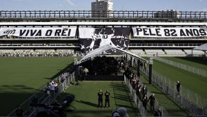 Lula irá ao velório de Pelé nesta terça-feira, afirma Planalto