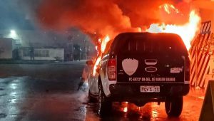 Adolescente é apreendido por envolvimento em incêndio a viatura da Polícia em Itapecuru