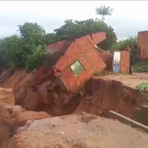 Casa engolida pela chuva em Grajaú Foto: reprodução
