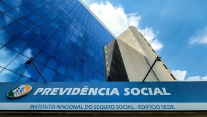 Governo antecipa 13º de aposentados do INSS para abril e maio