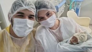 Zé Vaqueiro publica primeira foto do filho internado: “Seguimos confiando”